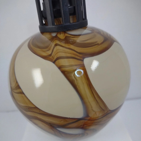La Tee Da! Marble Cream and Brown Effusion Lamp with Wick New with Tags - Picture 4 of 15